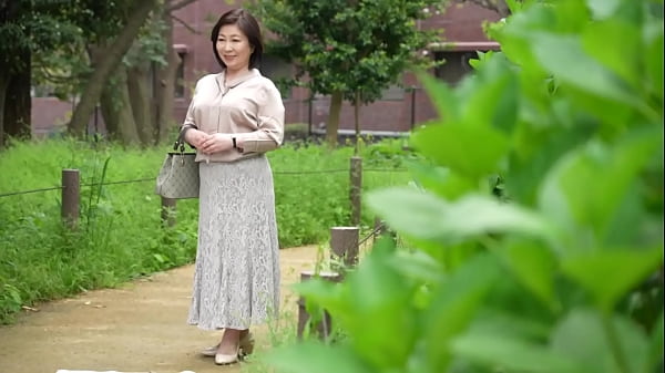 Play MP4 - 初撮り五十路妻ドキュメント　上田ゆき乃　＜ダイジェスト付＞