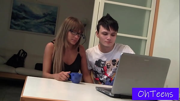 Nonton Anna And Sam Free Video thumbnail