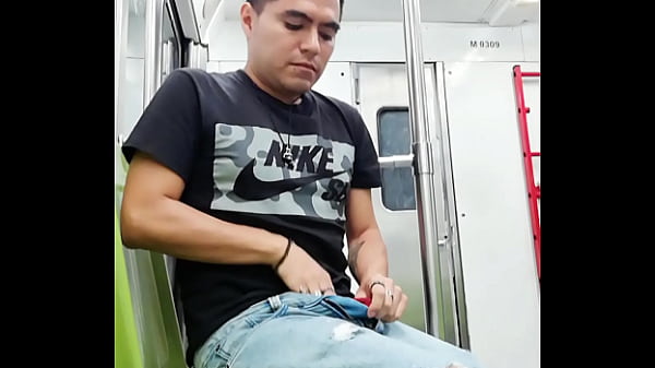 Masturb&aacute;ndome En El Subterr&aacute;neo thumbnail