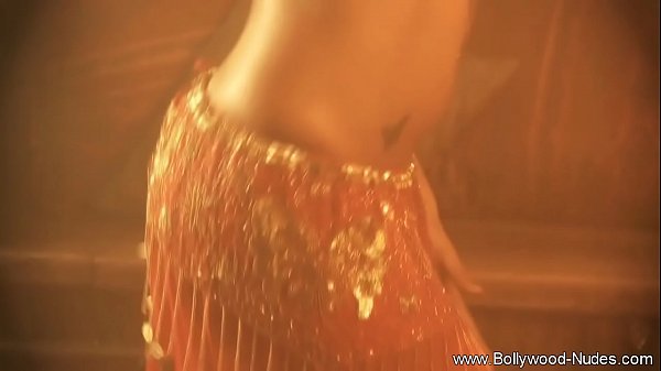 Play MP4 - Indian Beauty Shows Off Her Body Fo rYou