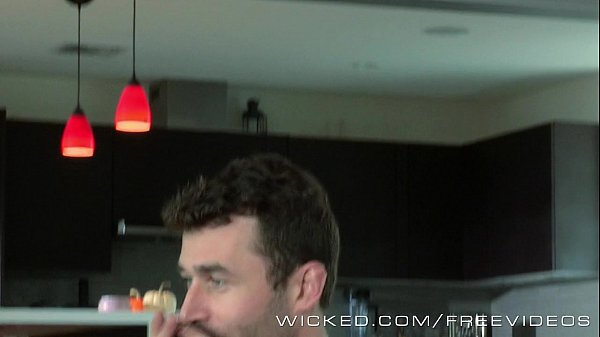 Play MP4 - Veronica Avluv likes James Deens sales pitch