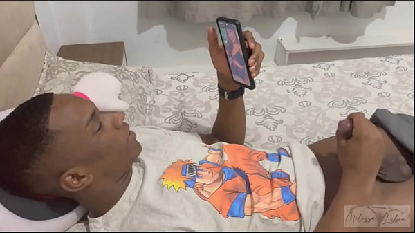 Batendo uma punheta para minha_madrasta gostosa hoje vou comer_o cuzinho apertadinho dela