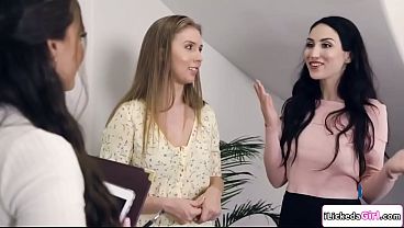 Nonton Lesbian Couple Lena Paul And Jade Baker Both Cheated With Gia Paige.they Agree To Have Threesome.gia Is Facesitting Jade While Lena Is Pussy Licking thumbnail