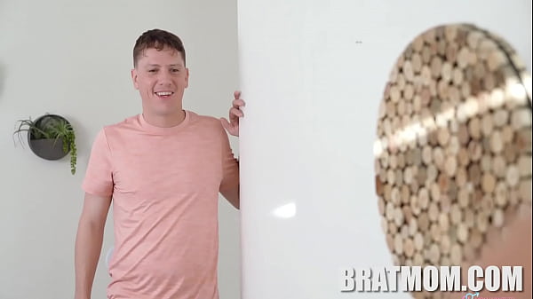 Play MP4 - Stepmom Is Ready For Breeding Season Rion King&comma; Sheena Ryder