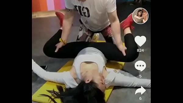 Play MP4 - Yoga girls and long tongue girls