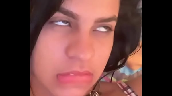 Despues de fumar bien caliente la yamilka  mojada y deseosa 