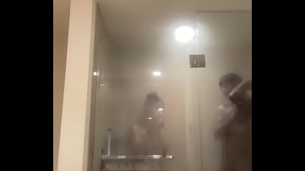 Play MP4 - DruffBandit and Strawberry take a shower