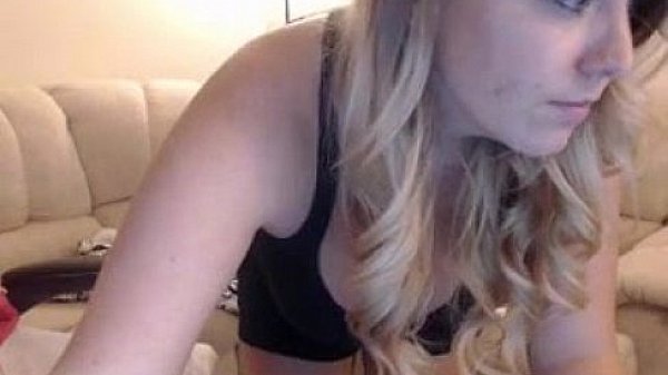 Nonton Chubby Blonde Shows Her Nice Tits And Puts A Dildo Inside Her thumbnail