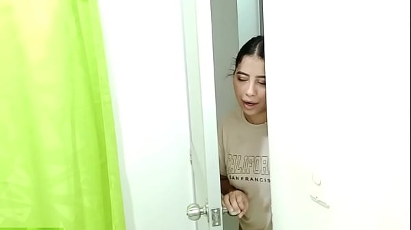 Que Puta Y Cachonda Resulto Mi Madrastra No Pense Que Tuviera El Fetiche De Masturbarse Oliendo Ropa &iacute;ntima Usada, Le Doy Una Ayudita Y La Pongo A Mamar Co&ntilde;o Y Culo thumbnail