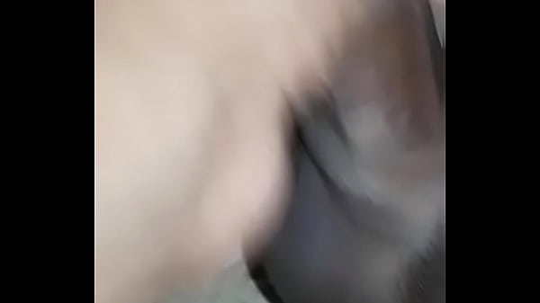 Donado exibindo e batendo uma