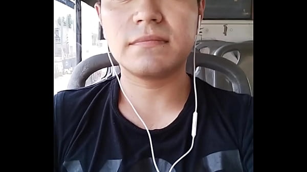 Play MP4 - Masturbaci&oacute;n en el cami&oacute;n