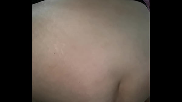 A_puta se diverte arrombando orabo bem profundo