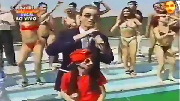 Domingo legal grupo banana split participando da prova da banheira