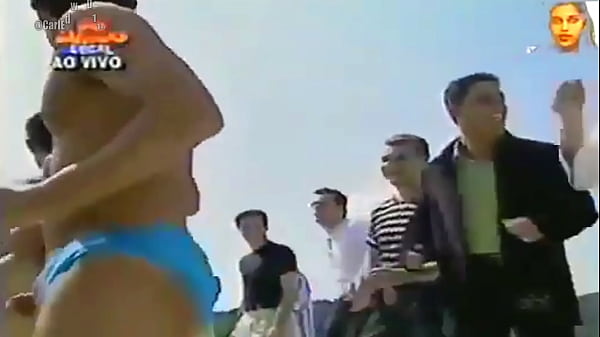 Domingo legal grupo banana split participando da prova da banheira 