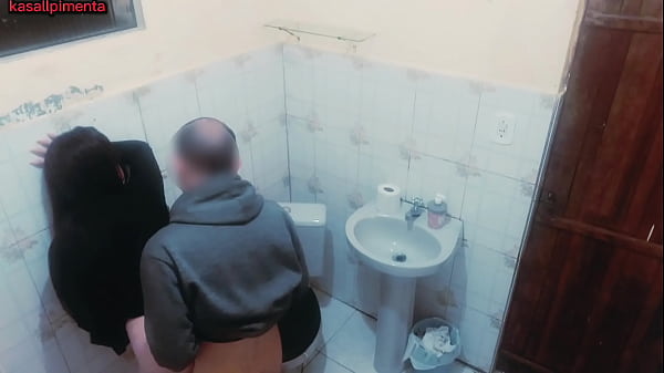 Play MP4 - olha o que aconteceu no meu bar&comma; mulher foi ao banheiro e o cara seguiu&excl;