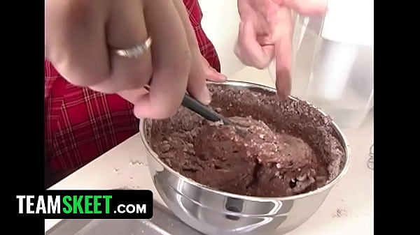 Sexy Teen Bakes Cake And Gets Steamy Sex After A Kiss thumbnail