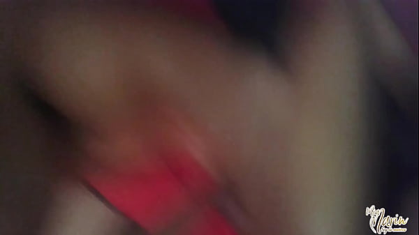 Estamos viendo la television en intermedios nos calentamos terminamos cogiendo 