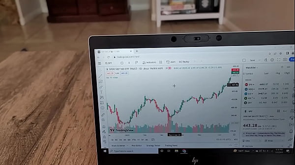 Nonton Service Maid Cleans Your House And Cock thumbnail