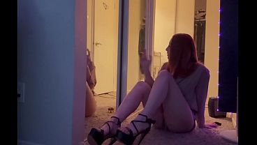 Nonton European Stepmom Artemisia Love Solo Hot Smoke Fetish Sesh thumbnail