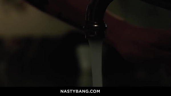 Nonton Nikole Nash Loves Fucking Will Pounder's Hard Cock! thumbnail