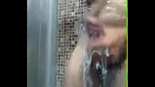 Play MP4 - Caralhudo lindo gozando no banho