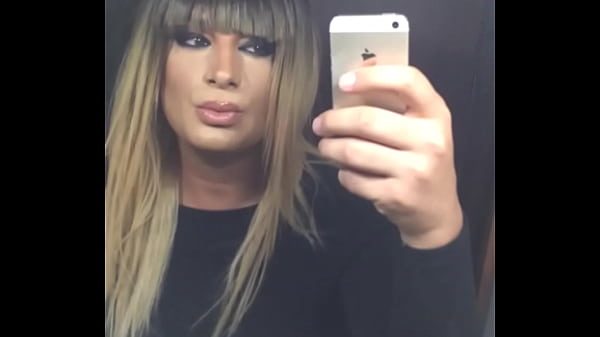 Play MP4 - Shemale Laura masturbates in the bathroom