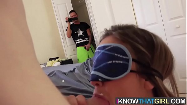 Play MP4 - Mofos - I Know That Girl - &lpar;Layla London&rpar; - Big Titty Honey Stuffs Her Holes