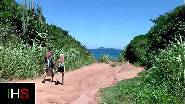 Nonton Blonde Girl Double Penetrated At The Seaside thumbnail