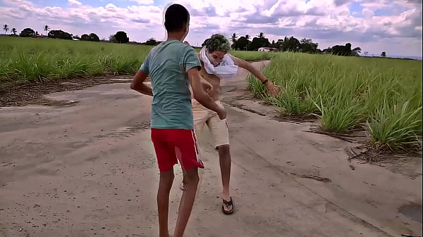 novinho de 18 batendo forte 