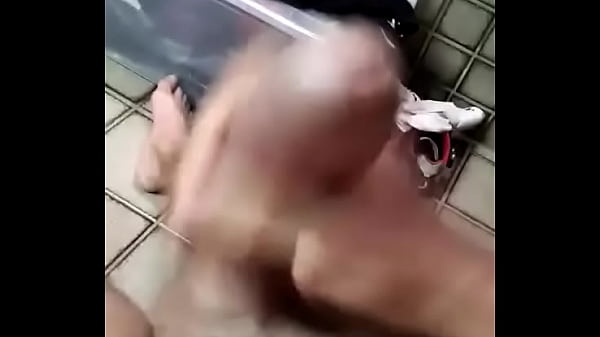 Ciclista batendo punheta 