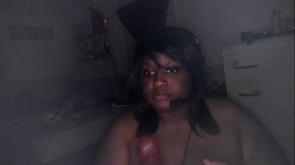 Play MP4 - Gamergirl plays with self on cam