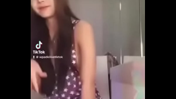 Nonton Fajne Cycki Młodej Laski Live Wpadka thumbnail