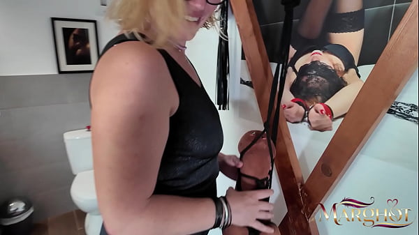 Toujours a l'ile des plaisir je profite de la croix de saint andr&eacute;e pour me faire d&eacute;fonc&eacute; le cul par mon mec 