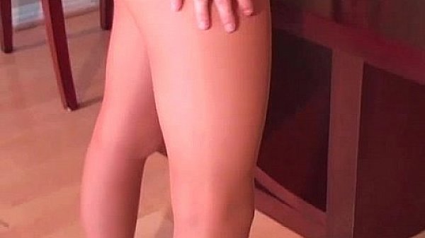 Nonton Hot Brunette Babe Is Stripping thumbnail