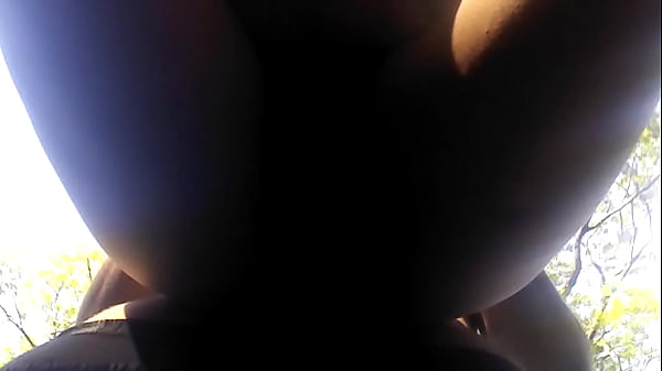 Play MP4 - Esta postura desde abajo en el rio