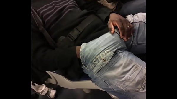 Play MP4 - huge black bulge