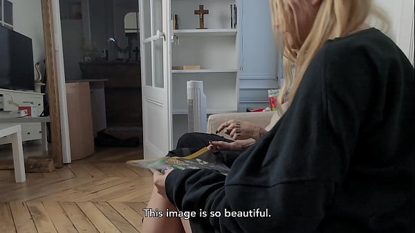 Premier Date Avec Une Jolie Fille Trans Fran&ccedil;aise, Elle Me Suce Et Avale Dans La Cuisine. thumbnail