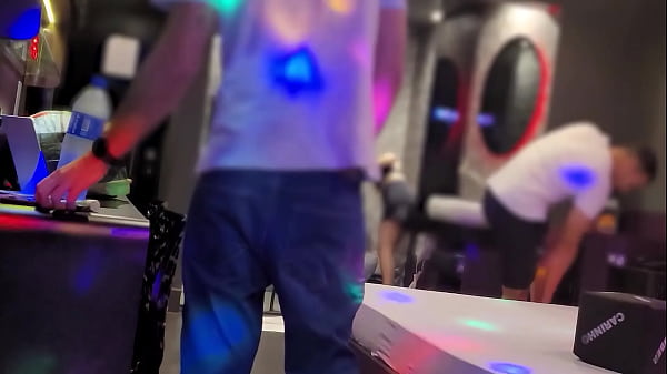 Nonton Coroa Milf Ensina O Novinho Como Foder Uma Casada Na Frente Do Corno thumbnail