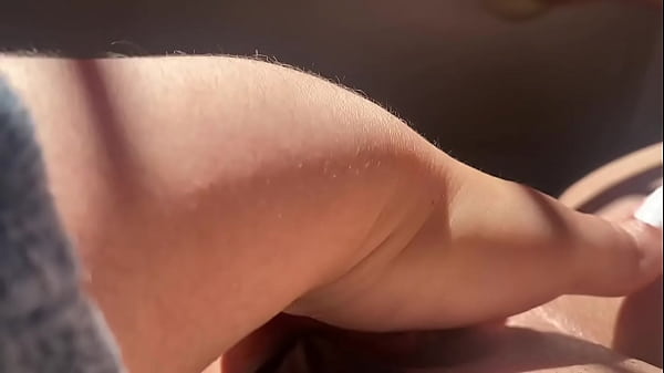 Play MP4 - en la ma&ntilde;ana me pongo muy caliente corro mi pantie hacia un lado y me m&aacute;sturbo intensamente
