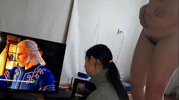 I Jerk Off Pussy And Cum While My Girlfriend Plays The Witcher Video Game thumbnail