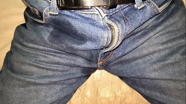 Play MP4 - Peeing in my pants
