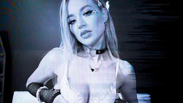 Goth slut blake blossom loves getting her shaved pussy stretched 