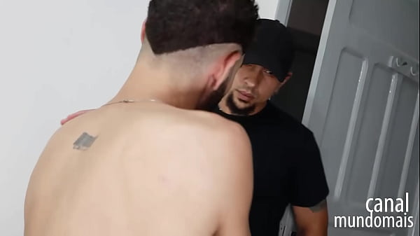 Play MP4 - Sentei no pauz&atilde;o grosso do sorveteiro&excl;&excl;&excl;