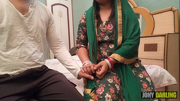 Indian Big Ass Horny Stepmom Ne Handsome Ladke Ke Liye Karwa Chauth Ka Vart Rakh Aur Chaand Nikalne Se Pehle Chud Gayi thumbnail