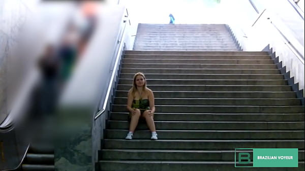 Boquete E Buceta Em P&uacute;blico. thumbnail