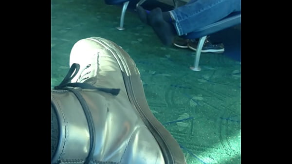 Play MP4 - Mature man sockplay in airport terminal