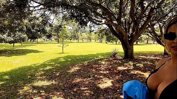 I love showing off in public places and especially when there's a big dick to fuck my ass, this is just a little bit of this adventure, full video on Premium! Luna Oliveira e Vagninho 