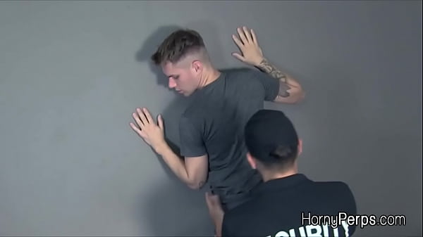 Mall cop gets sucked by hot suspect 