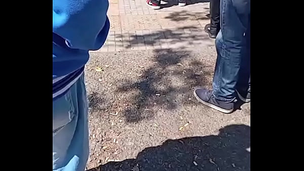 Gordinha tesuda no ponto do bus&atilde;o