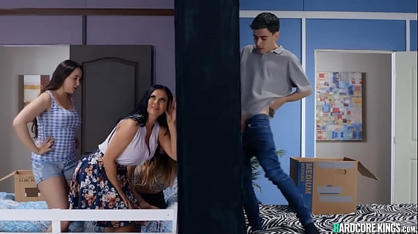 Big cockhumper_fucking_busty stepmom